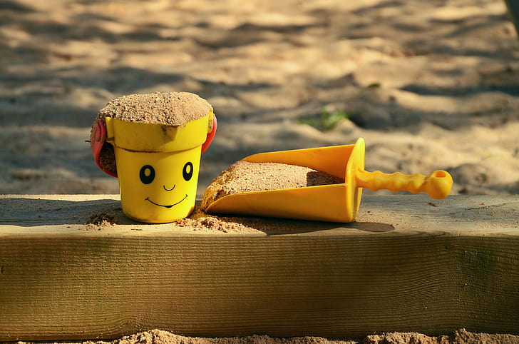 Storing Apples in Sand